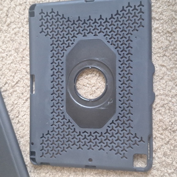 iPad Accessories Bundle -Targus Case, Roo Strap And iPad Empty Box - Picture 11 of 12